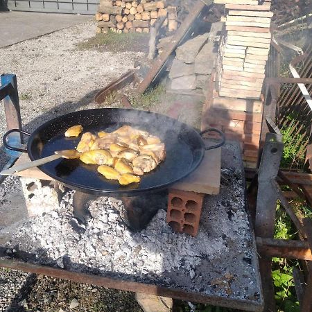 Gasthaus Agroturisme Cal Jeroni Avinyonet del Penedes Exterior foto